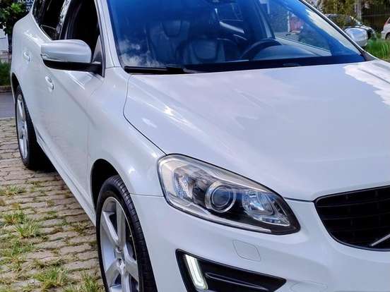 VOLVO-XC60-2.0 T5 R DESIGN TURBO GASOLINA 4P AUTOMÁTICO VOLVO-XC60-2015