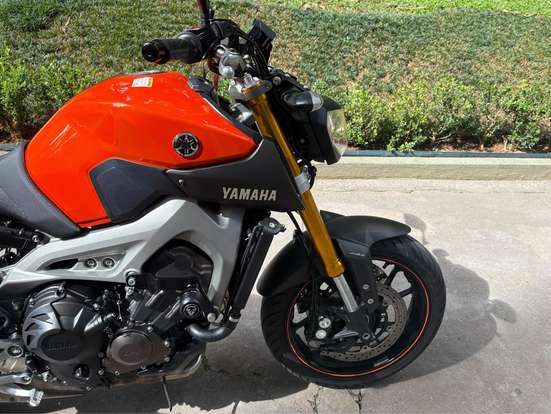 YAMAHA-MT-09-2015