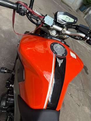 YAMAHA-MT-09-2015