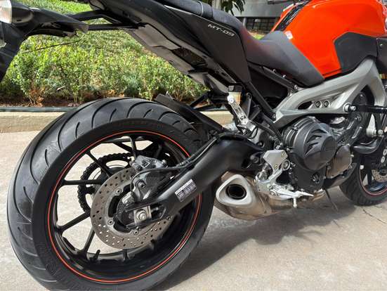 YAMAHA-MT-09-2015