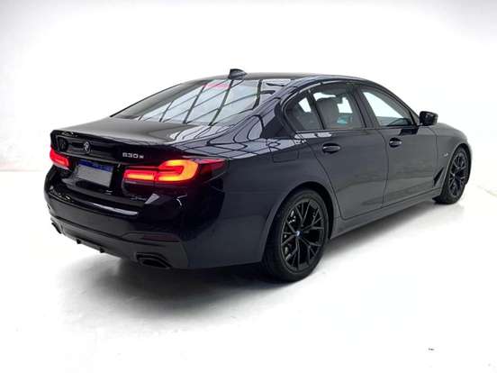 BMW-530e-2022