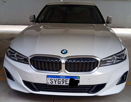 BMW-320i-2023