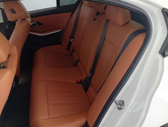 BMW-320i-2023