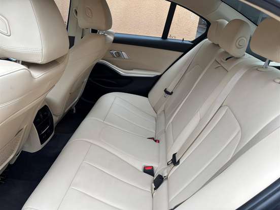 BMW-320i-2019