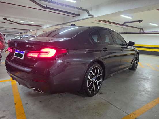 BMW-530e-2020