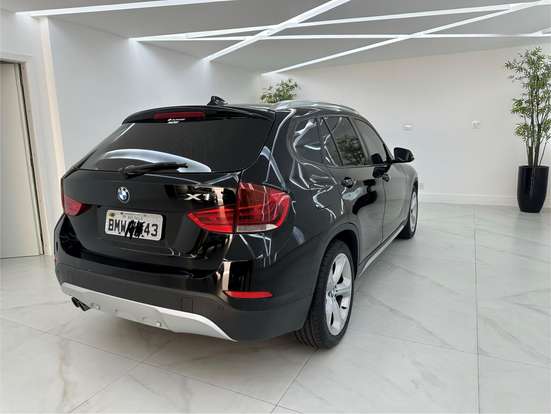 BMW-X1-2013