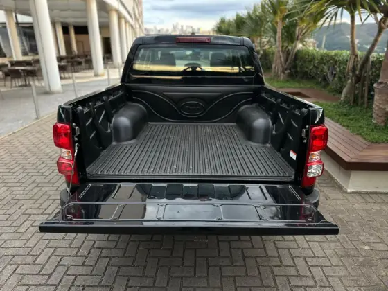 CHEVROLET S10 2.8 16V TURBO DIESEL LS CD 4X4 MANUAL CHEVROLET S10 2.8 16V TURBO DIESEL LS CD 4X4 MANUAL