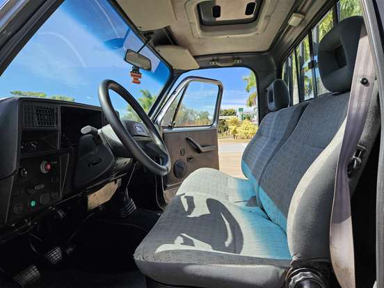 CHEVROLET-D20-1995