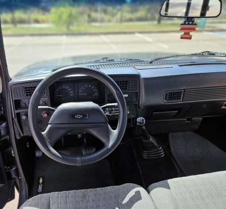 CHEVROLET-D20-1995