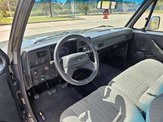 CHEVROLET-D20-1995
