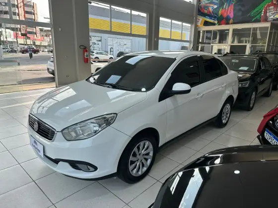 FIAT GRAND SIENA 1.4 MPI ATTRACTIVE 8V FLEX 4P MANUAL FIAT GRAND SIENA 1.4 MPI ATTRACTIVE 8V FLEX 4P MANUAL