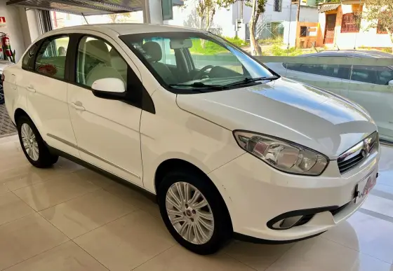 FIAT SIENA 1.6 MPI ESSENCE 16V FLEX 4P AUTOMATIZADO FIAT SIENA 1.6 MPI ESSENCE 16V FLEX 4P AUTOMATIZADO