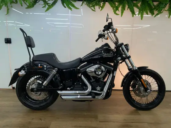HARLEY-DAVIDSON DYNA STREET BOB 