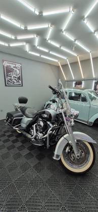 HARLEY-DAVIDSON ROAD KING CLASSIC 