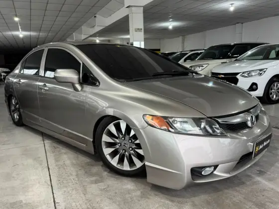 HONDA CIVIC 1.8 LXS 16V GASOLINA 4P AUTOMÁTICO HONDA CIVIC 1.8 LXS 16V GASOLINA 4P AUTOMÁTICO