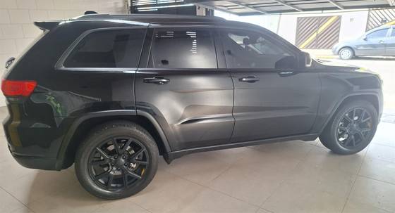 JEEP GRAND CHEROKEE 3.6 LAREDO 4X4 V6 24V GASOLINA 4P AUTOMÁTICO