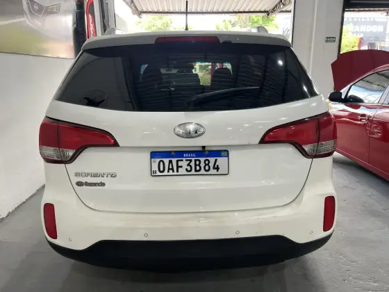 KIA SORENTO 2.4 16V GASOLINA EX AUTOMÁTICO KIA SORENTO 2.4 16V GASOLINA EX AUTOMÁTICO