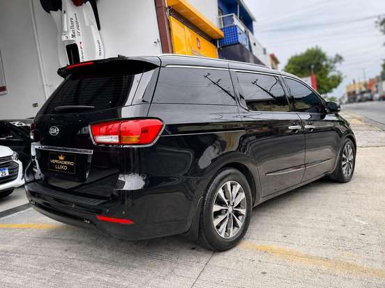 KIA-CARNIVAL-2015
