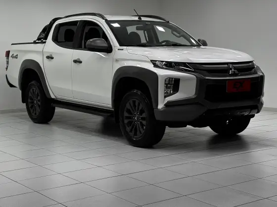 MITSUBISHI L200 TRITON 2.4 16V TURBO DIESEL SPORT GLS CD 4P 4X4 AUTOMÁTICO MITSUBISHI L200 TRITON 2.4 16V TURBO DIESEL SPORT GLS CD 4P 4X4 AUTOMÁTICO