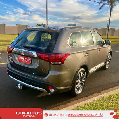 MITSUBISHI-OUTLANDER-3.0 GT 4X4 V6 24V GASOLINA 4P AUTOMÁTICO MITSUBISHI-OUTLANDER-2016