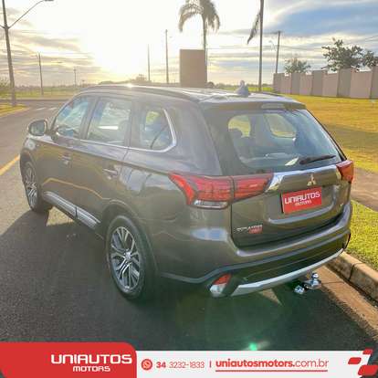 MITSUBISHI-OUTLANDER-3.0 GT 4X4 V6 24V GASOLINA 4P AUTOMÁTICO MITSUBISHI-OUTLANDER-2016