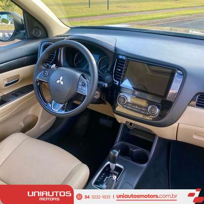 MITSUBISHI-OUTLANDER-3.0 GT 4X4 V6 24V GASOLINA 4P AUTOMÁTICO MITSUBISHI-OUTLANDER-2016