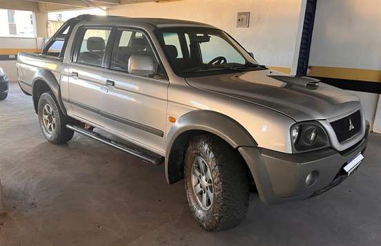 MITSUBISHI-L200-2011