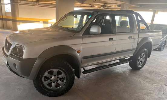 MITSUBISHI-L200-2011