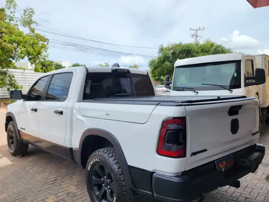 RAM-1500-5.7 V8 GASOLINA REBEL CD 4X4 AUTOMÁTICO RAM-1500-2023