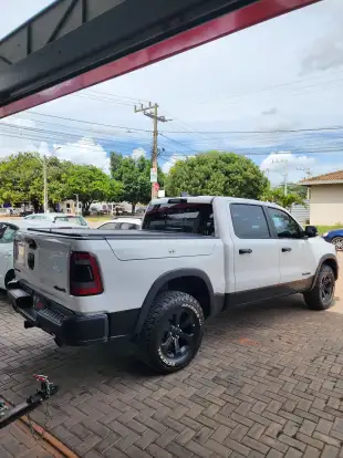 RAM-1500-5.7 V8 GASOLINA REBEL CD 4X4 AUTOMÁTICO RAM-1500-2023