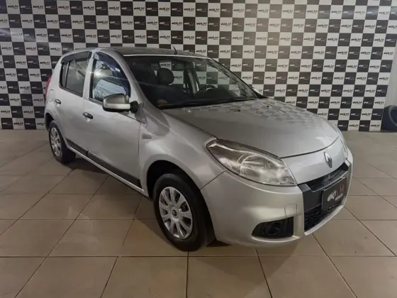 RENAULT SANDERO 1.0 EXPRESSION 16V FLEX 4P MANUAL RENAULT SANDERO 1.0 EXPRESSION 16V FLEX 4P MANUAL