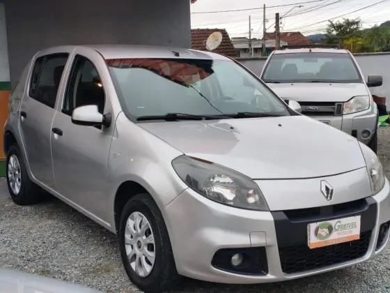 RENAULT SANDERO 1.0 EXPRESSION 16V FLEX 4P MANUAL RENAULT SANDERO 1.0 EXPRESSION 16V FLEX 4P MANUAL