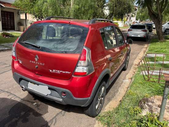 RENAULT-SANDERO-2012