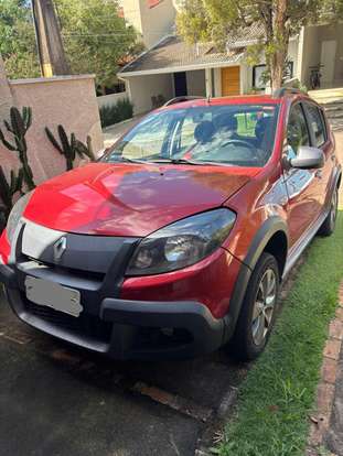 RENAULT-SANDERO-2012