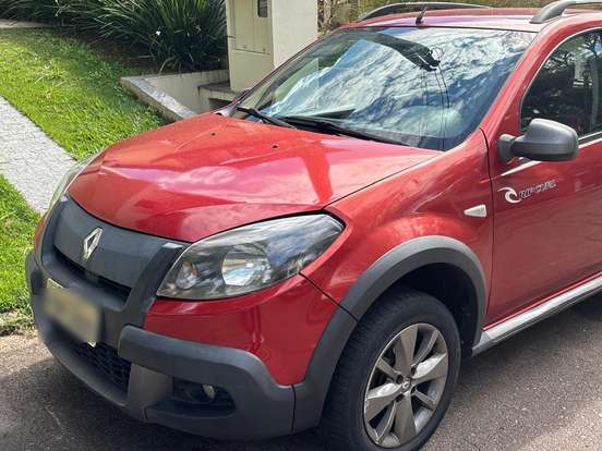 RENAULT-SANDERO-2012