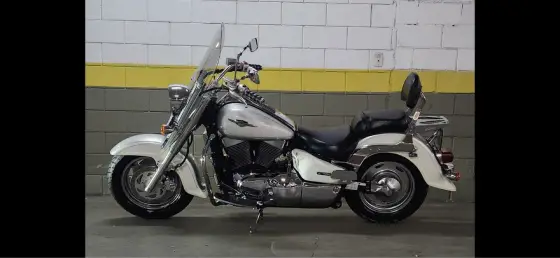 SUZUKI BOULEVARD C1500 