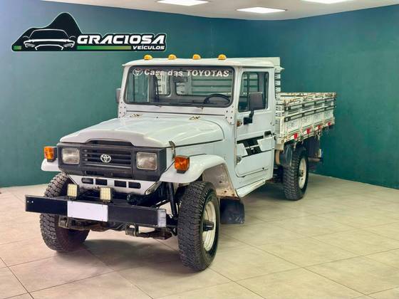 TOYOTA BANDEIRANTE 3.7 BJ50LV 4X4 TETO RIGIDO DIESEL 2P MANUAL