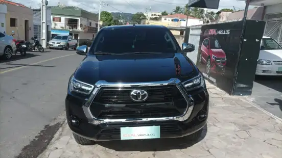 TOYOTA-HILUX-2.8 D-4D TURBO DIESEL CD SRV 4X4 AUTOMÁTICO TOYOTA-HILUX-2025