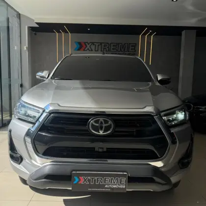 TOYOTA HILUX 2.8 D-4D TURBO DIESEL CD SRX 4X4 AUTOMÁTICO TOYOTA HILUX 2.8 D-4D TURBO DIESEL CD SRX 4X4 AUTOMÁTICO