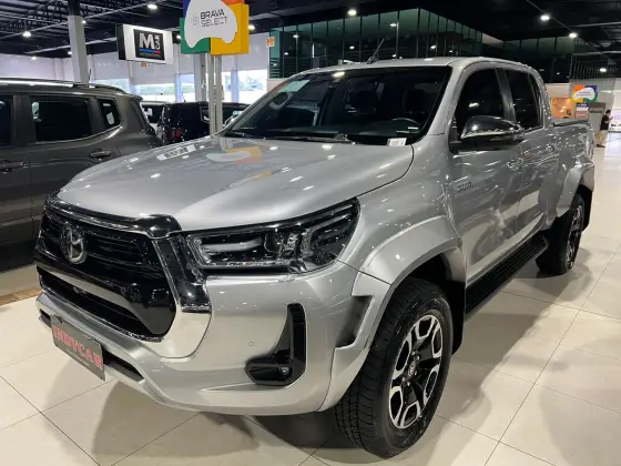 TOYOTA HILUX 2.8 D-4D TURBO DIESEL CD SRX PLUS 4X4 AUTOMÁTICO