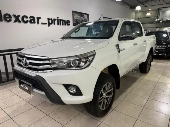 TOYOTA HILUX 2.8 SRX 4X4 CD 16V DIESEL 4P AUTOMÁTICO TOYOTA HILUX 2.8 SRX 4X4 CD 16V DIESEL 4P AUTOMÁTICO