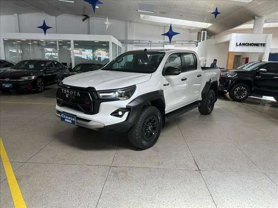 TOYOTA-HILUX-2023