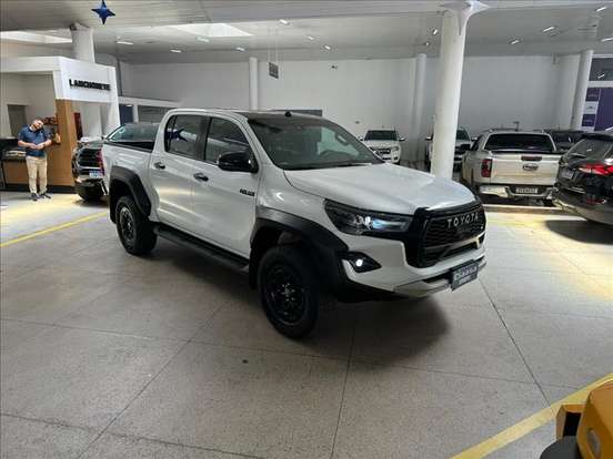 TOYOTA-HILUX-2023
