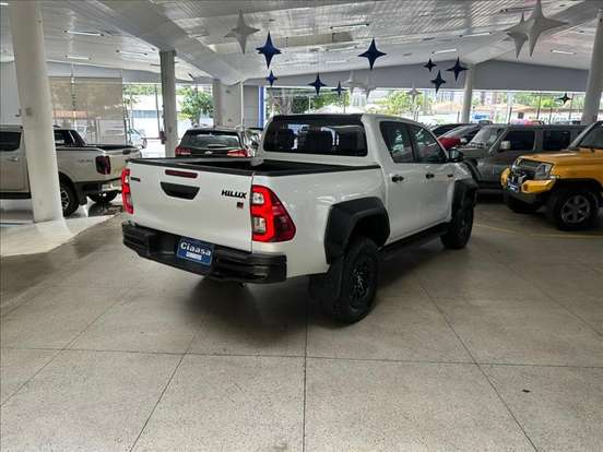 TOYOTA-HILUX-2023