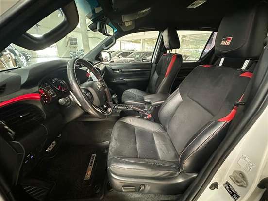 TOYOTA-HILUX-2023