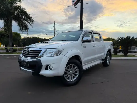 TOYOTA HILUX 3.0 SRV 4X4 CD 16V TURBO INTERCOOLER DIESEL 4P AUTOMÁTICO TOYOTA HILUX 3.0 SRV 4X4 CD 16V TURBO INTERCOOLER DIESEL 4P AUTOMÁTICO