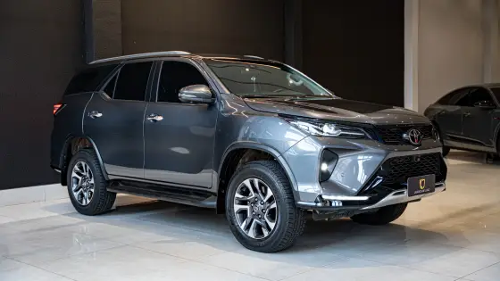 TOYOTA HILUX SW4 2.8 D-4D TURBO DIESEL SRX PLATINUM 4X4 AUTOMÁTICO TOYOTA HILUX SW4 2.8 D-4D TURBO DIESEL SRX PLATINUM 4X4 AUTOMÁTICO