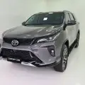 TOYOTA HILUX SW4 2.8 D-4D TURBO DIESEL SRX PLATINUM 7L 4X4 AUTOMÁTICO TOYOTA HILUX SW4 2.8 D-4D TURBO DIESEL SRX PLATINUM 7L 4X4 AUTOMÁTICO