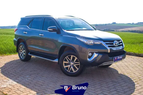 TOYOTA HILUX SW4 2.8 SRX 4X4 16V TURBO INTERCOOLER DIESEL 4P AUTOMÁTICO TOYOTA HILUX SW4 2.8 SRX 4X4 16V TURBO INTERCOOLER DIESEL 4P AUTOMÁTICO