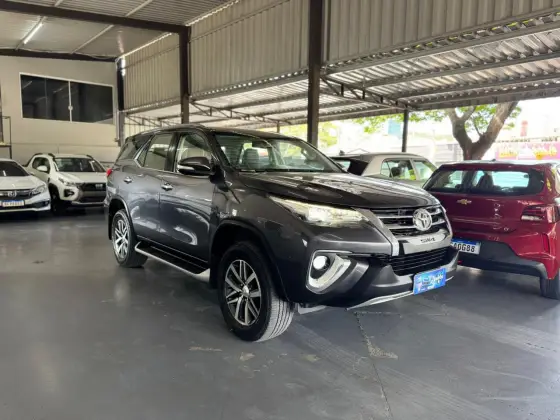 TOYOTA HILUX SW4 2.8 SRX 4X4 7 LUGARES 16V TURBO INTERCOOLER DIESEL 4P AUTOMÁTICO TOYOTA HILUX SW4 2.8 SRX 4X4 7 LUGARES 16V TURBO INTERCOOLER DIESEL 4P AUTOMÁTICO